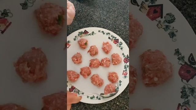 Spinach Meatball Soup/ How To Make Pork Meatball/spinach Soup菠菜肉丸汤，好吃的停不下来