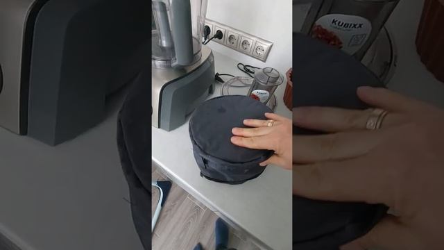 Комбайн Bosch kubixx,нарезка овощей для салата.Combine Bosch kubixx, cutting vegetables for salad. смотреть онлайн