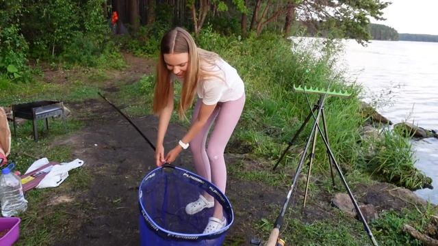 ОГРОМНЫЕ ЛЕЩИ. Рыбалка с ночевкой на Белоярском водохранилище. Ловлю на фидер. смотреть онлайн