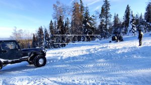 Чем круче трактор, тем дальше идти за джипом / OFFROAD