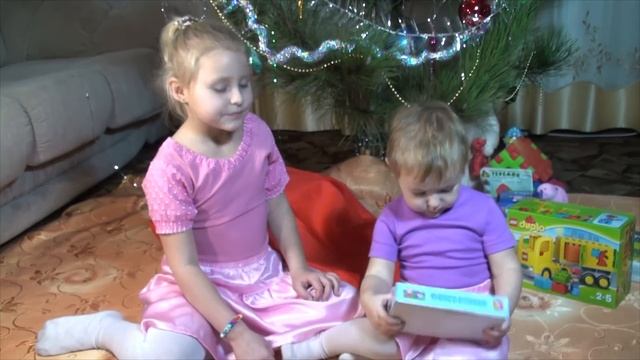 Открываем мешок Деда Мороза c Новогодними подарками. Christmas gifts смотреть онлайн