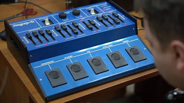 Formanta LIDER-2 (USSR Guitar Analog Synthesiser) Play On Soviet Guitar FORMANTA SOLO 2