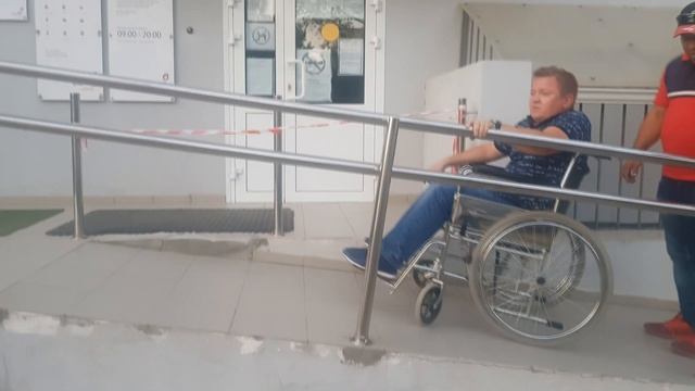 Депутат на инвалидной коляске. Социальный эксперимент. смотреть онлайн