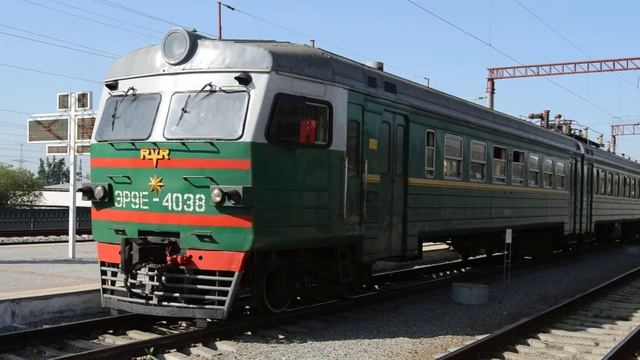 Электропоезд ЭР9Е-4038 на Южном вокзале Ташкента смотреть онлайн