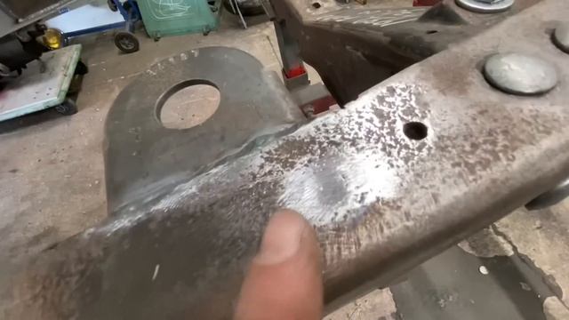 Filling Chassis Pits. 32 Ford Rebuild Part 14 смотреть онлайн