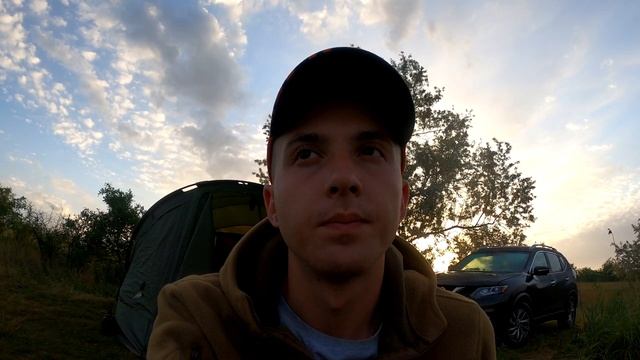 Поймали карпа под ногами. Ловля большого карпа. Шашлык на костре. Рыбалка с ночёвкой смотреть онлайн