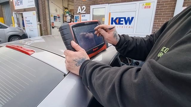 Engine Management, VSC & TRC Faults Showing on 2004 Toyota Celica 1.8 T-Sport 190BHP Model смотреть онлайн