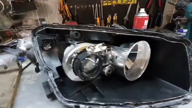 Toyota Rav 4. Замена стёкол фар. смотреть онлайн