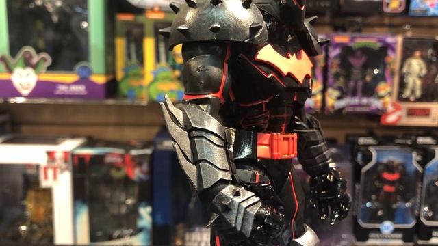 Обзор фигурки Бэтмен "Hellbat Suit" от McFarlane Toys смотреть онлайн