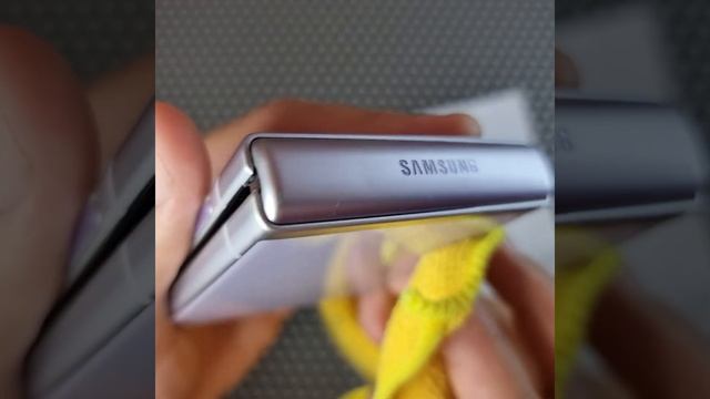 Внутренний дисплей всё. Samsung Z Flip 3 256gb. Отправляю смотреть онлайн