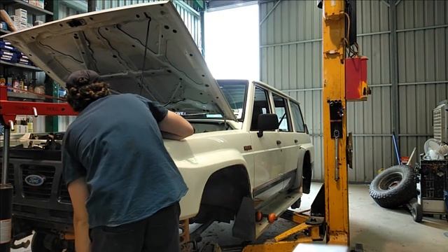 Replacing TD42 Engine mounts/ GQ Patrol build episode 5 смотреть онлайн