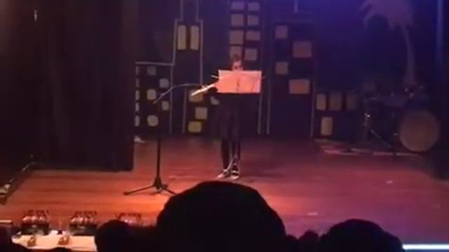 Mar tocando la flauta travesera en el Talent show 2017 смотреть онлайн