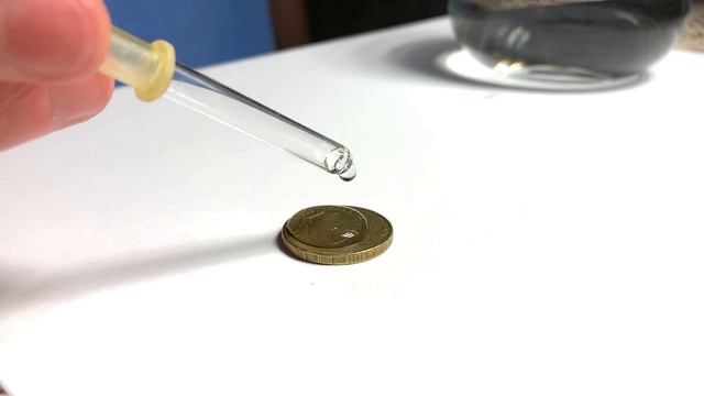 СКОЛЬКО КАПЕЛЬ ВОДЫ ПОМЕСТИТЬСЯ НА 10 РУБЛЕВОЙ МОНЕТЕ? смотреть онлайн