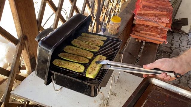 Стейк пиканья с кабачками на Weber Go Anywhere смотреть онлайн