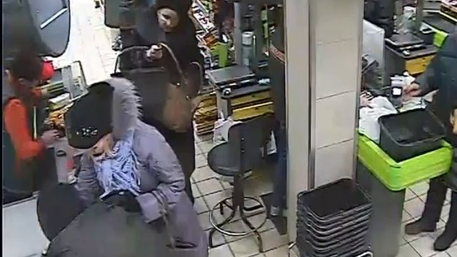 В Барановичах ищут женщину, подозреваемую в хищении кошелька в одном из магазинов сети «Евроопт». смотреть онлайн