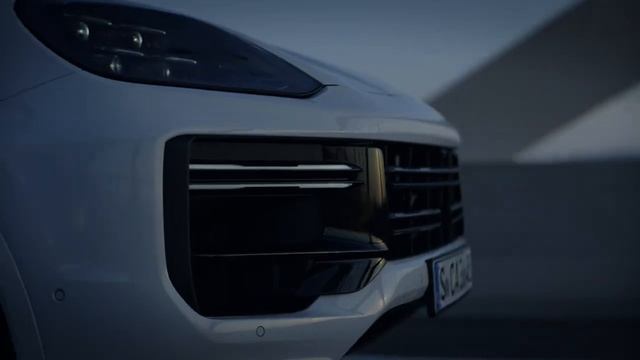 All-new 2023 Porsche Cayenne Turbo E-Hybrid - footage смотреть онлайн