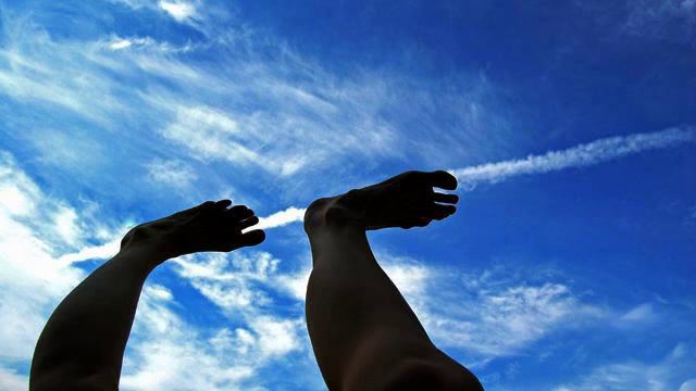 Слушать новинки музыки онлайн. От этой песни где-то... смотреть онлайн