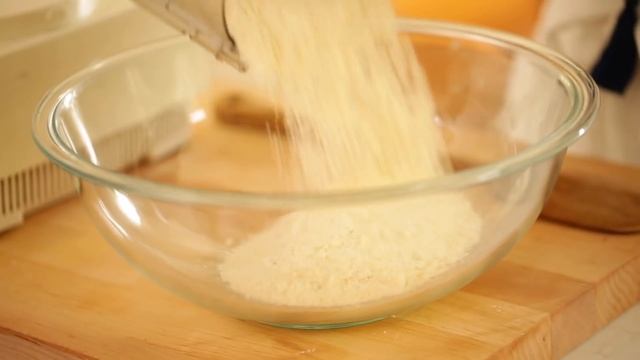 Beth's Strawberry Cobbler Recipe with Heart Shaped Biscuits | ENTERTAINING WITH BETH смотреть онлайн