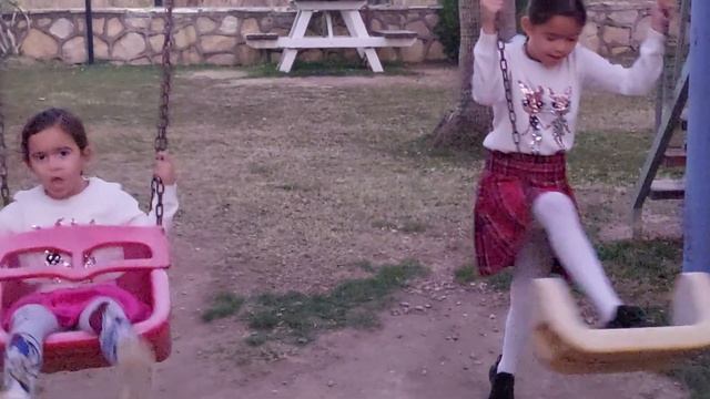 Вечерняя Прогулка.Девочки Качаются На Качелях.Каникулы Продолжаются.Анталия.Турция.Русские В Турции смотреть онлайн