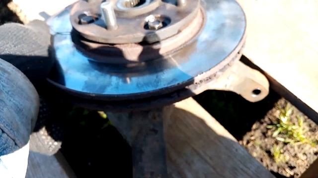 Rover/Ровер 620, замена передних тормозных дисков видео #2 смотреть онлайн