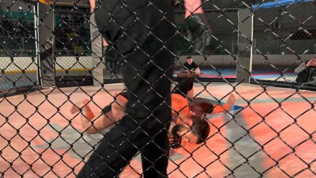 Профессиональный бой. Мансуров Кадыр - Теймуров Салим (70,3к) смотреть онлайн