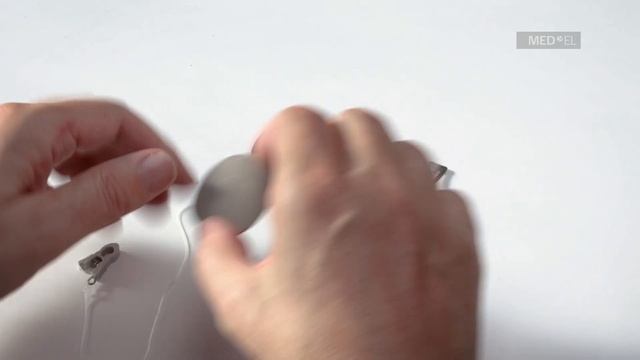 RONDO 2 Hands-On: Using Attachment Clips | MED-EL