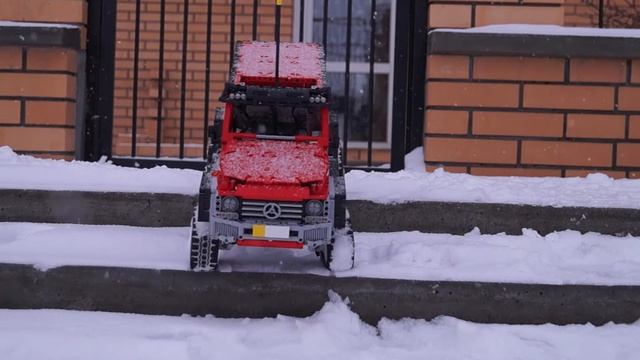Lego Technic Mercedes-Benz G500 4x4² SQUARED RC смотреть онлайн