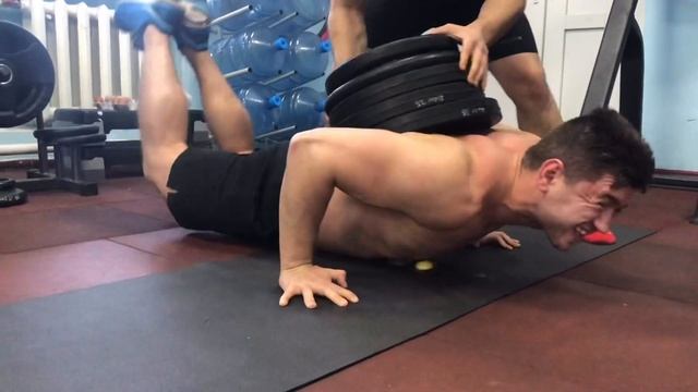 КТО ПОСЛЕДНИЙ РАЗДАВИТ ЯЙЦО? ОТЖИМАНИЯ НА МАКСИМУМ/WORKOUT смотреть онлайн