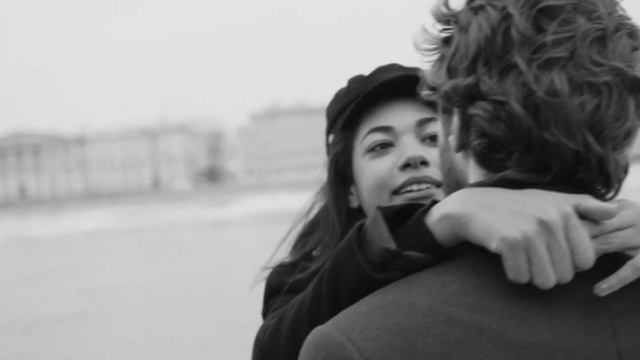 Стихотворение "Я так хочу тебя обнять..." - Вера Попова смотреть онлайн