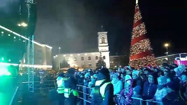 Александр Рогачук и Ирина Дорофеева «зажгли» главную елку Бреста смотреть онлайн