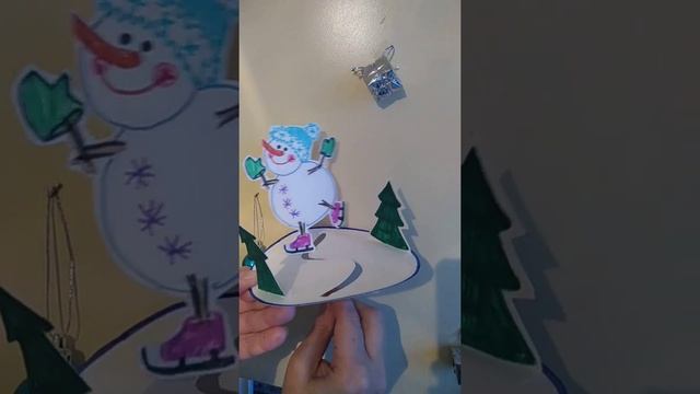 Снеговик на коньках .(динамическая игрушка) смотреть онлайн