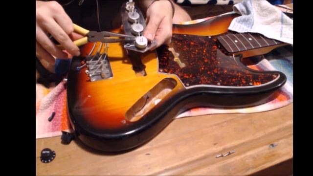 Upgrading your Mexican Fender Jazz Bass with USA parts ! смотреть онлайн
