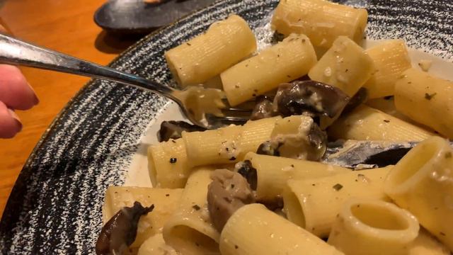 Что он так вкусно выглядит, мамуль? Дни 53-56-й смотреть онлайн