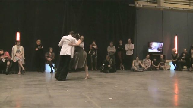 Nicolas Surra Spadea y Laura Charlotte - La Cumparsita смотреть онлайн