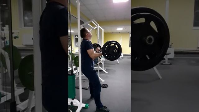Строгий подъем на бицепс 60 кг