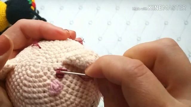 Декорирование игрушки амигуруми вышивкой. Вышивание роз. смотреть онлайн