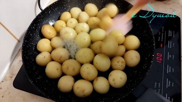 Самый ПРОСТОЙ и самый ВКУСНЫЙ рецепт МОЛОДОЙ КАРТОШКИ! смотреть онлайн
