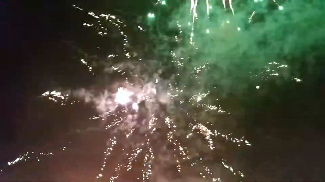 Фейерверк на Новый год 2017 в Рыбинске на Полиграфе смотреть онлайн