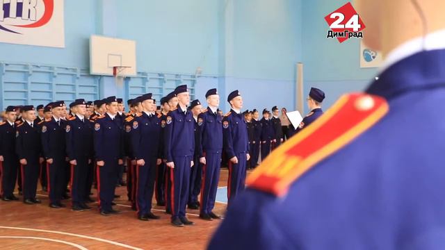 Первокурсникам – присяга, заслуженным кадетам – черный берет смотреть онлайн