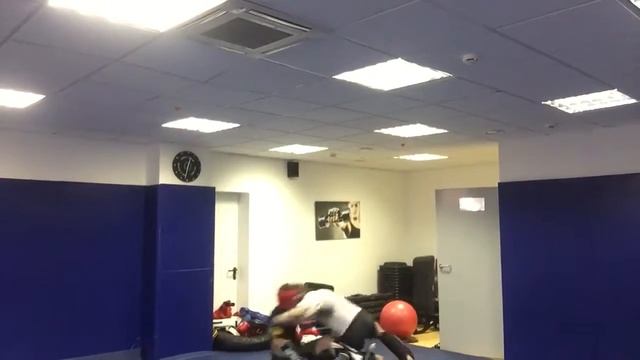 Легкий спарринг ММА 1 раунд смотреть онлайн