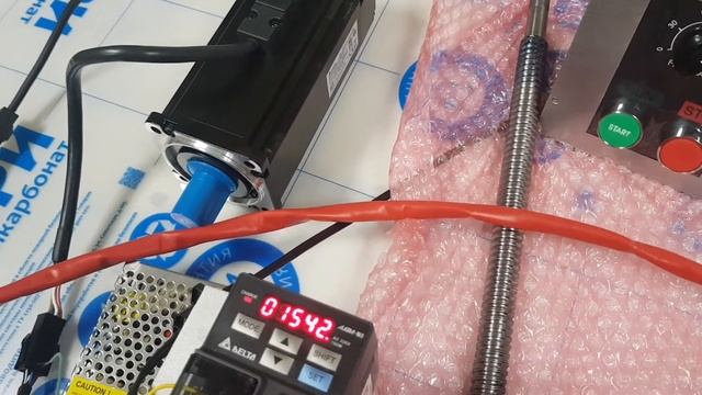 Видео о тестировании осей на фрезерной стойке CMC2MILL1000M смотреть онлайн