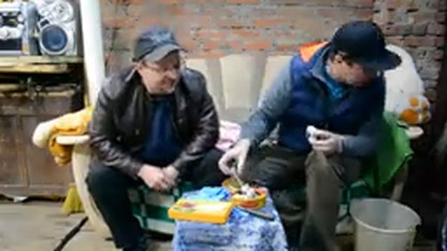 Обзоры от дилетанта. Пробуем Шведский деликатес СЮРСТРЁММИНГ (Surströmming) в гараже. смотреть онлайн