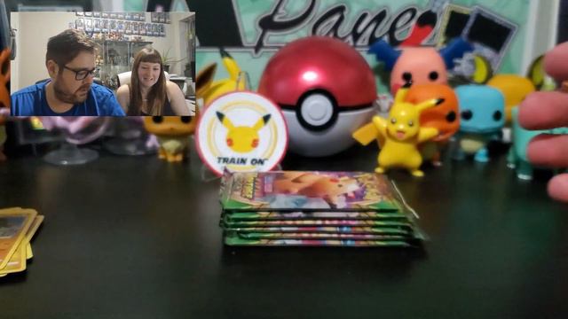 Opening A Pokémon Vivid Voltage Elite Trainer Box смотреть онлайн