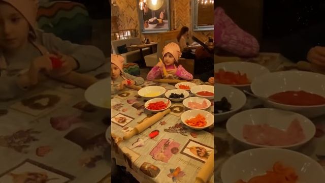 Мы впервые на мастер классе по приготовлению пиццы !!!!Суперррр смотреть онлайн