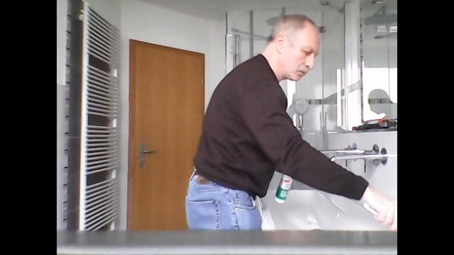 Силиконим, где скотч не поможет.