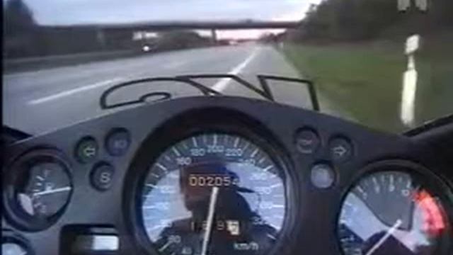 Стальные яйца! Honda CBR 1100XX Super BlackBird на скорости 305 km смотреть онлайн