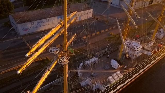 "Крузенштерн" в Калининградском морском рыбном порту смотреть онлайн