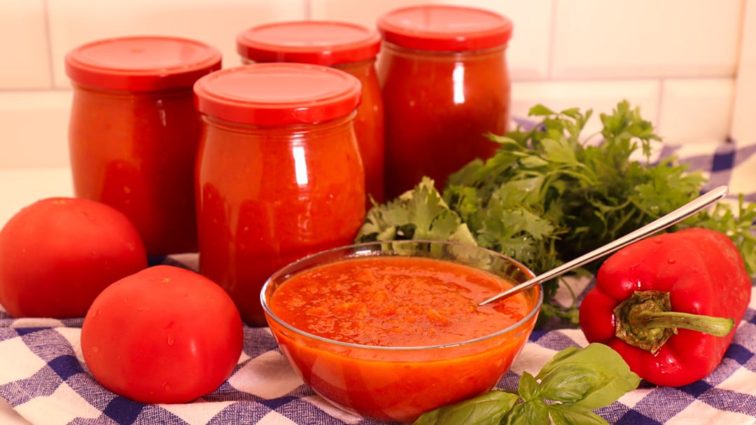 Готовлю без уксуса, храню без холодильника. Рецепт аджики из помидор на зиму смотреть онлайн