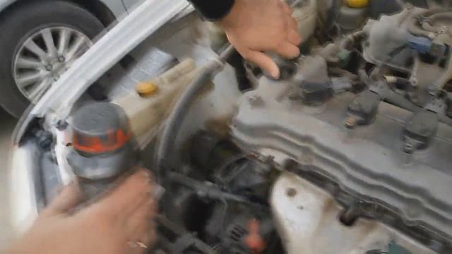 Ниссан АД ,Доливаю масло до уровня смотреть онлайн