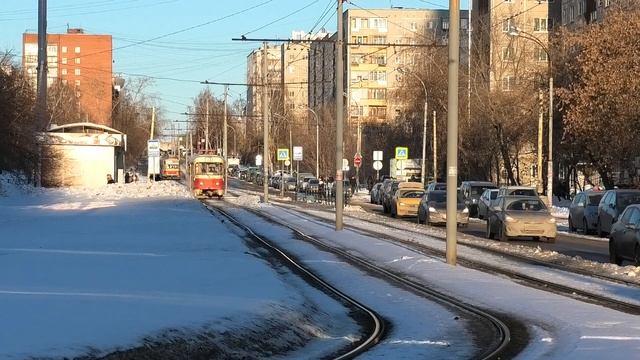 Екатеринбургский трамвай Tatra T3SU двухдверный №495 следует по маршруту №33 смотреть онлайн